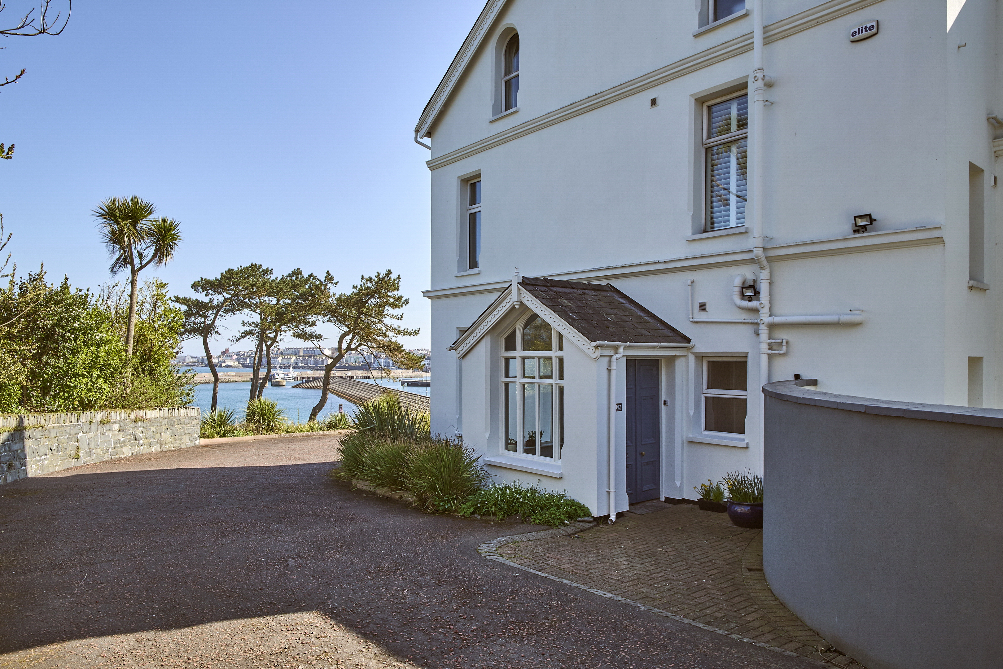 Home staging in Duncan BC by Clarafication Design